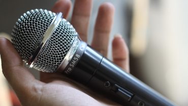 Những điều cần biết khi chọn micro cho dàn karaoke gia đình của bạn
